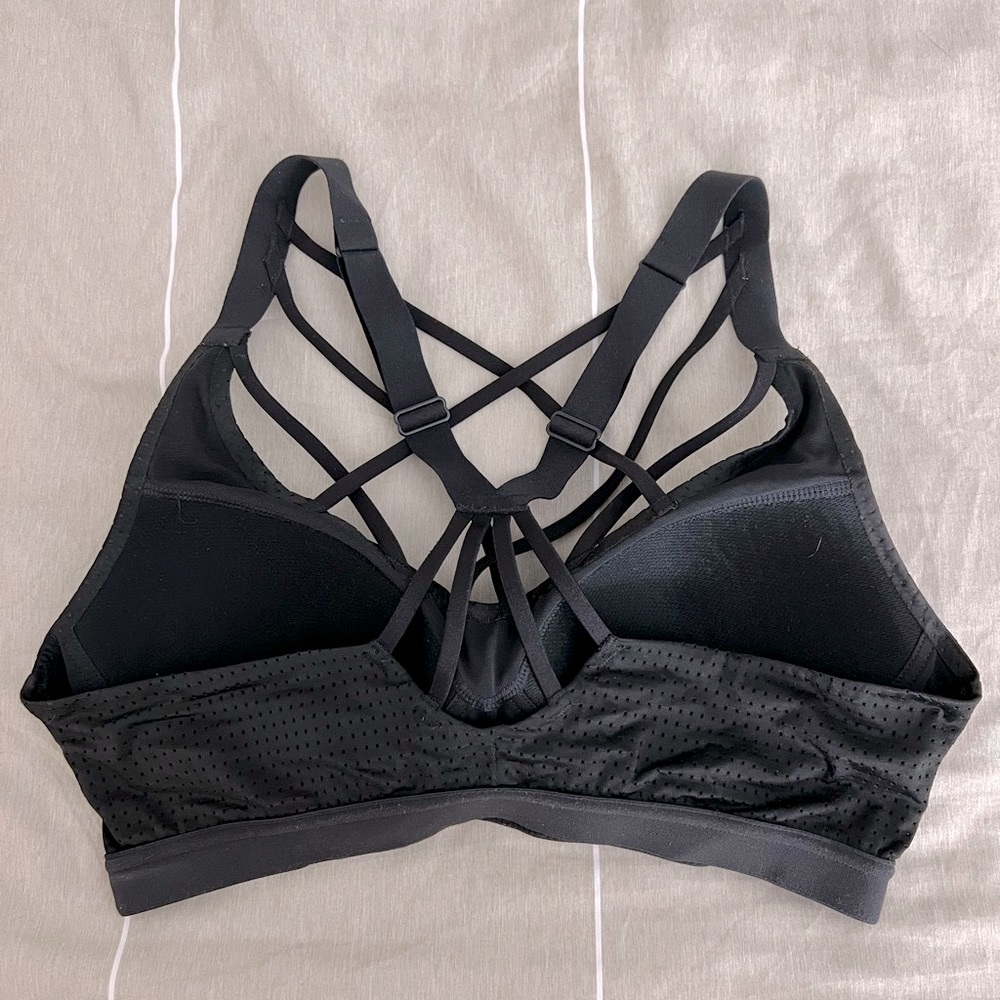 Victoria’s Secret Lightweight Sports Bra - Picture 3 of 6